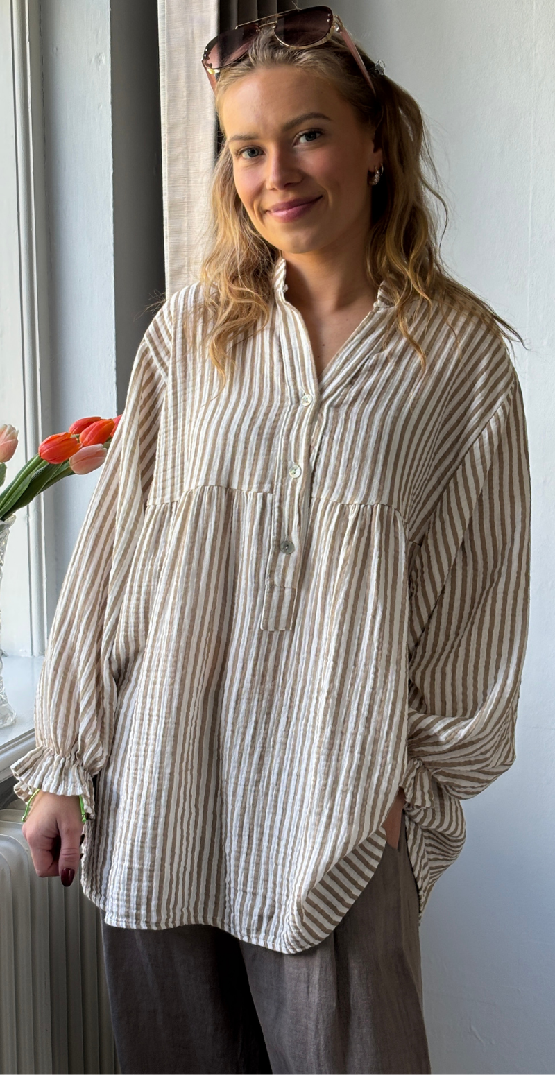 Zelina stribet bluse i musselin med vidde og ballonærmer fango LikeLondon