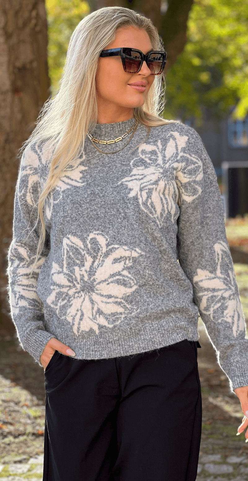 Omea strikbluse grå