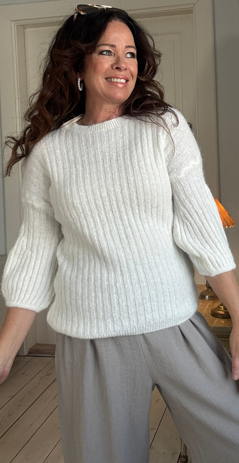 Angelina strik med 3/4 ærme med puf hvid LikeLondon