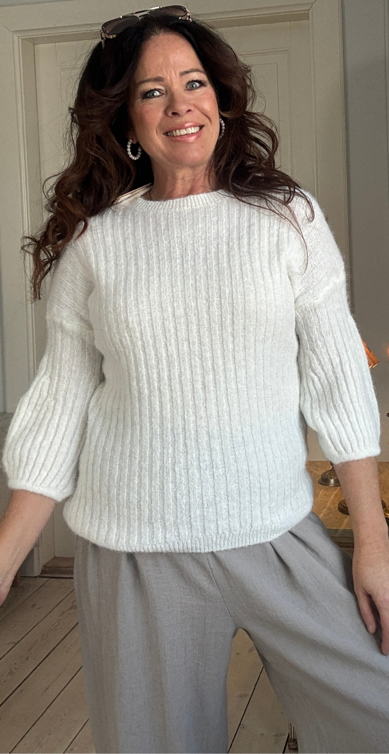 Angelina strik med 3/4 ærme med puf hvid LikeLondon