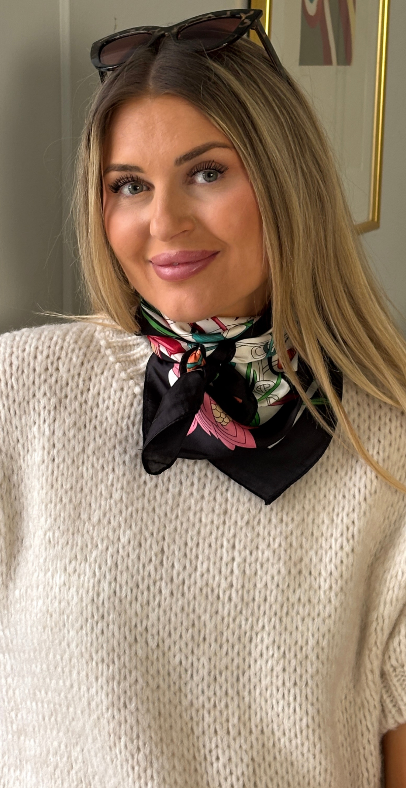 Silketørklæde med farverige blomster sort LikeLondon