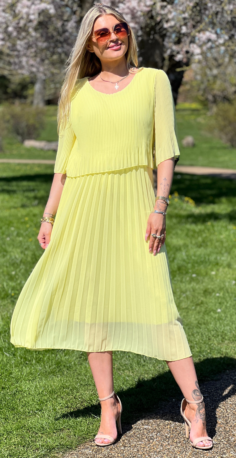 Carmen plisseret kjole med elastik i taljen gul LikeLondon