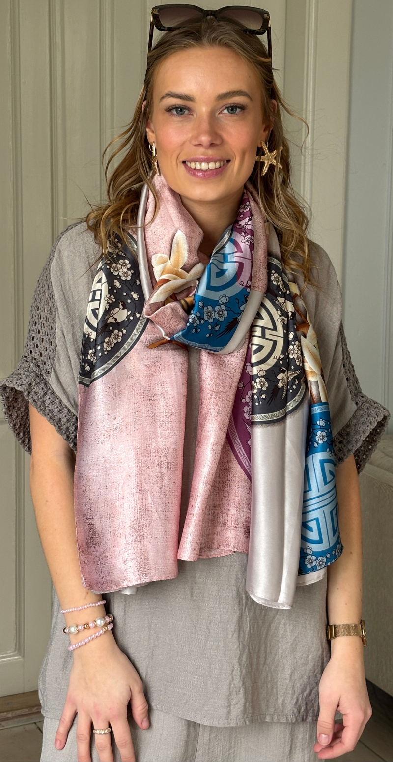 Tørklæde med fugle og blomster rosa LikeLondon