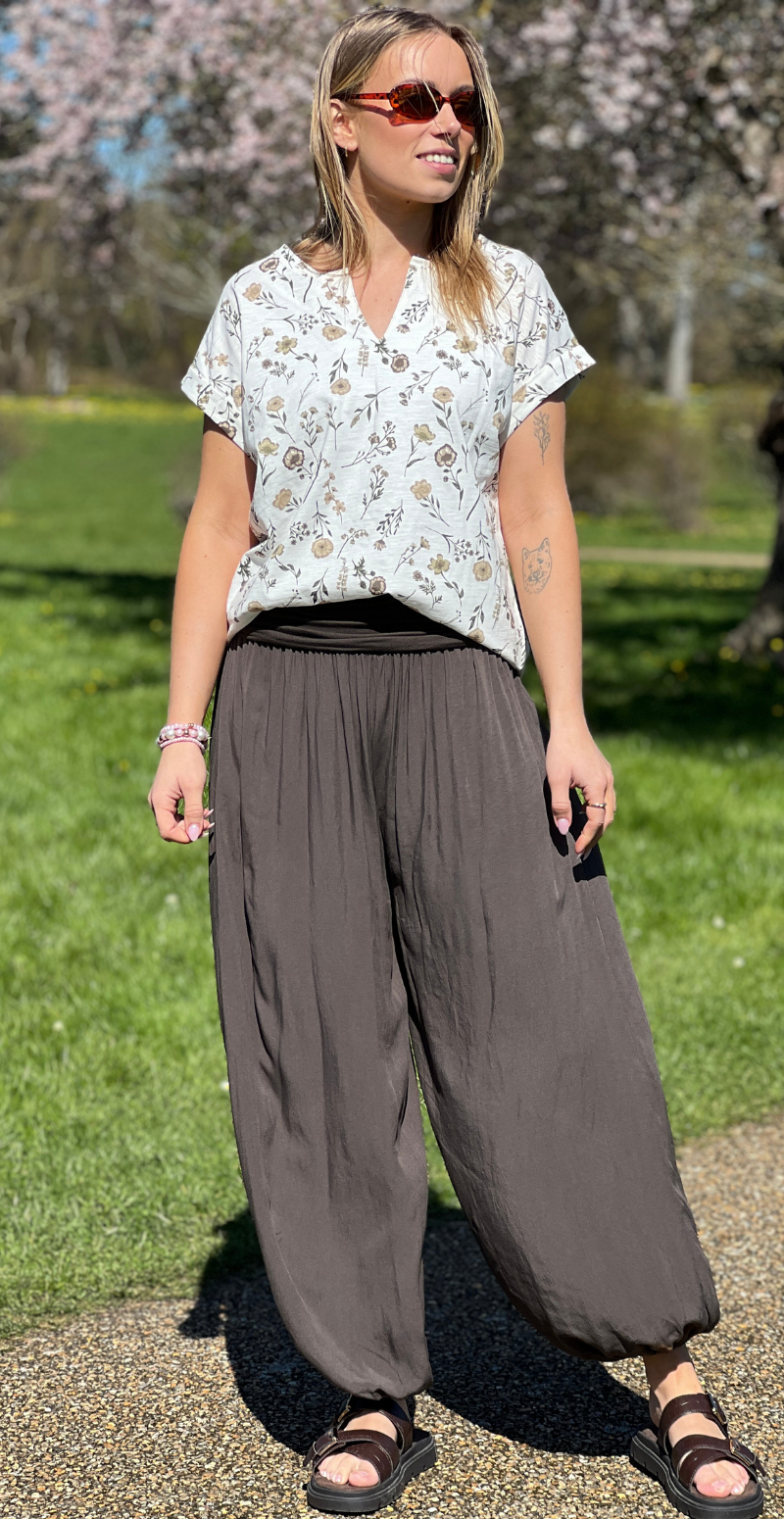Viva T-shirt med v-hals og blomster star off-white w. silver mink Freequent