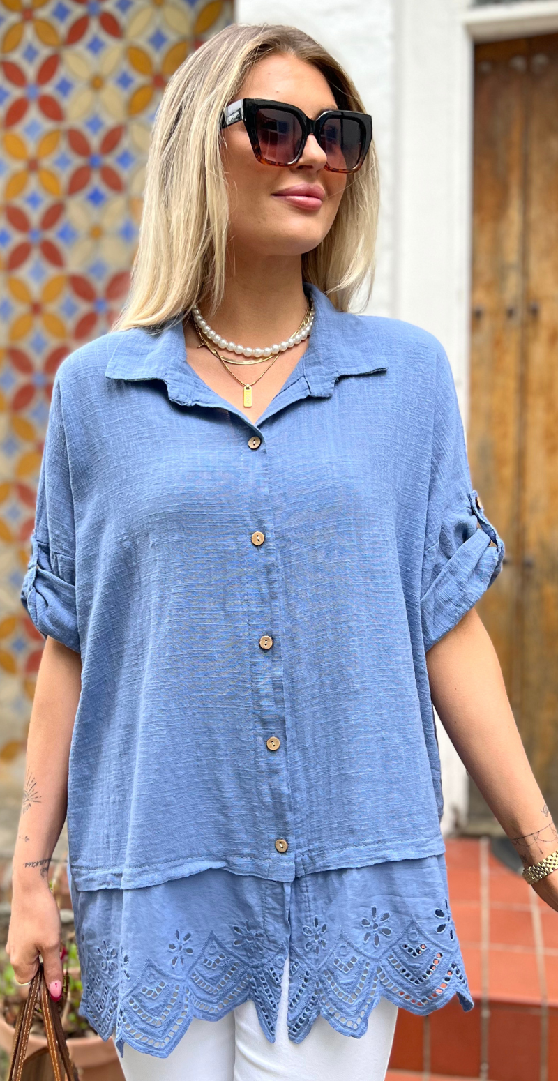 Oda skjortebluse med broderi anglaise denim LikeLondon