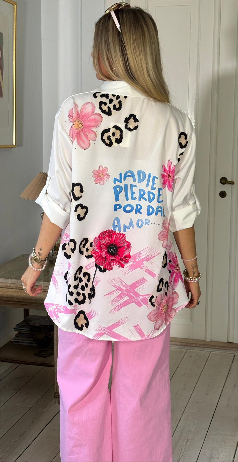 Tracy skjorte med blomstermotiv hvid blomster LikeLondon