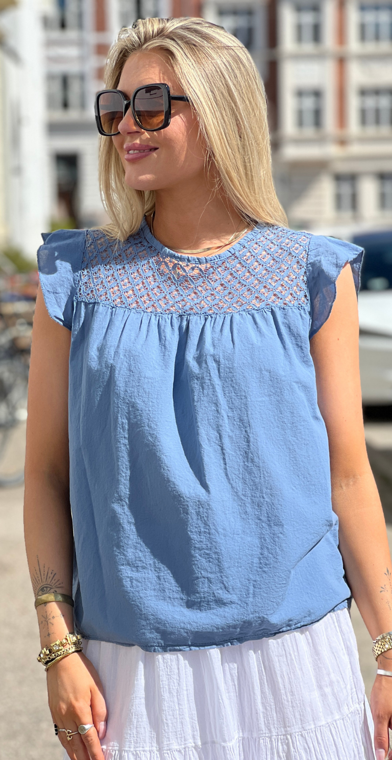 Pixie bluse med blonde og flæseærmer denim LikeLondon