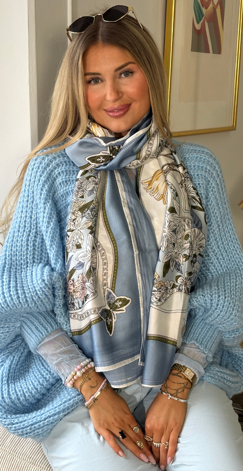 Tørklæde med blomster mønster og blade lysblå LikeLondon