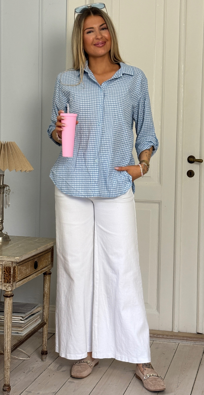 Pippa skjortebluse med krepp og tern blå LikeLondon