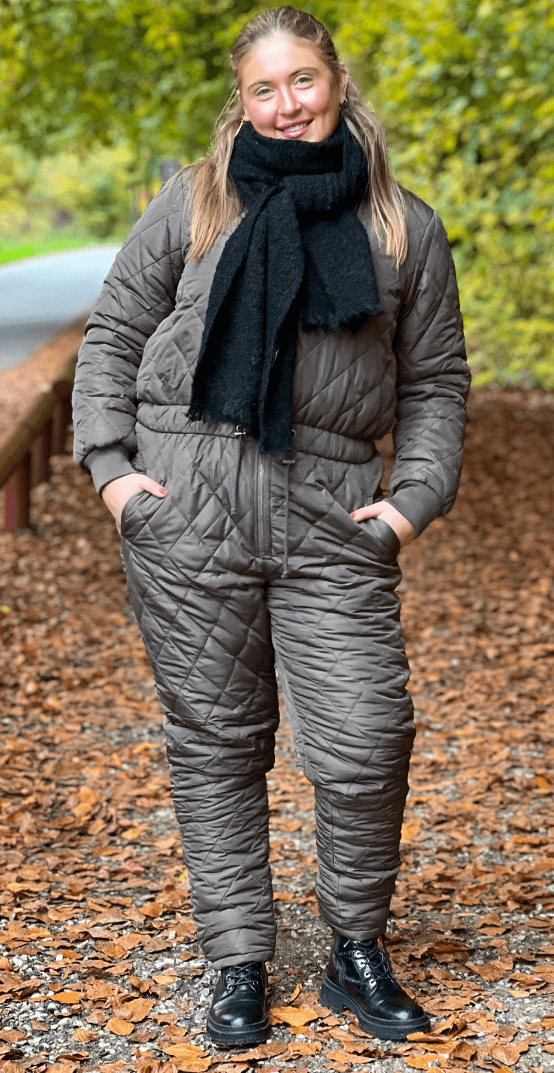 Quiltet jumpsuit brun