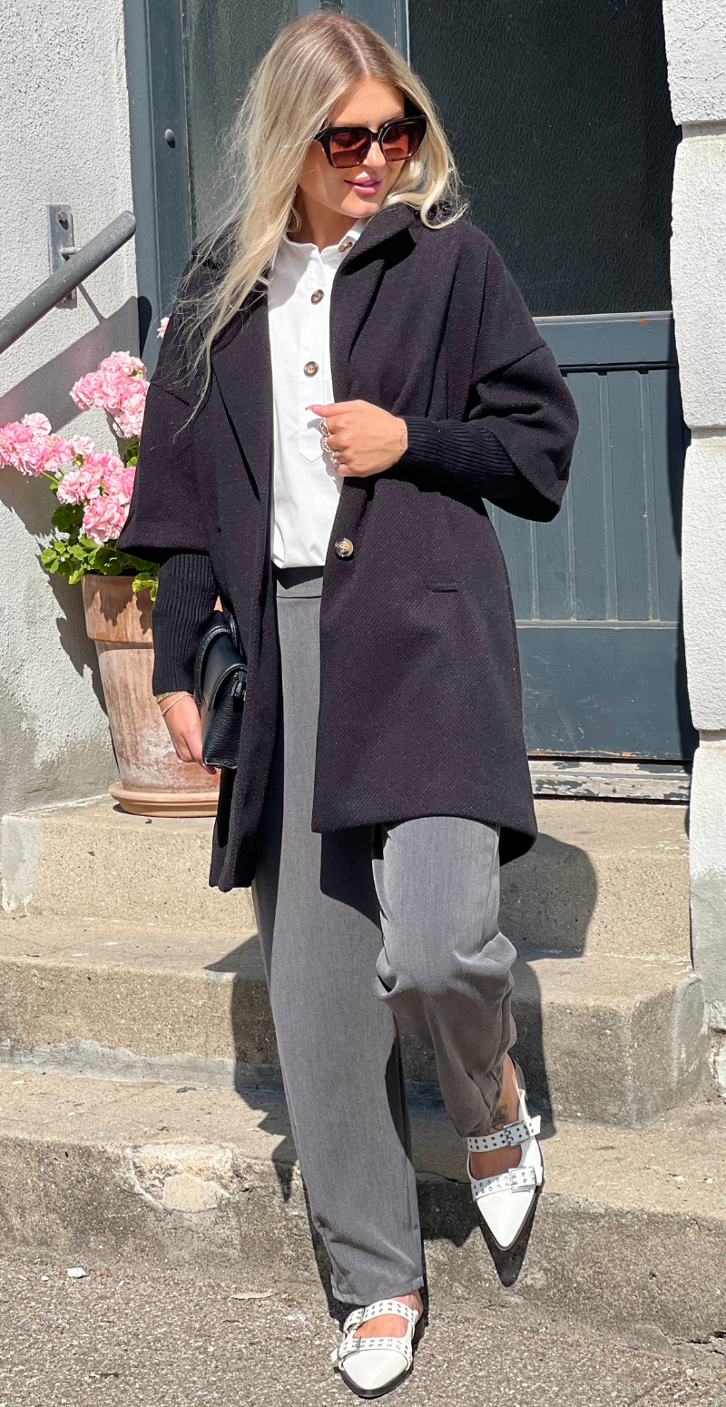 Nanna jakke med ribærmer sort Likelondon