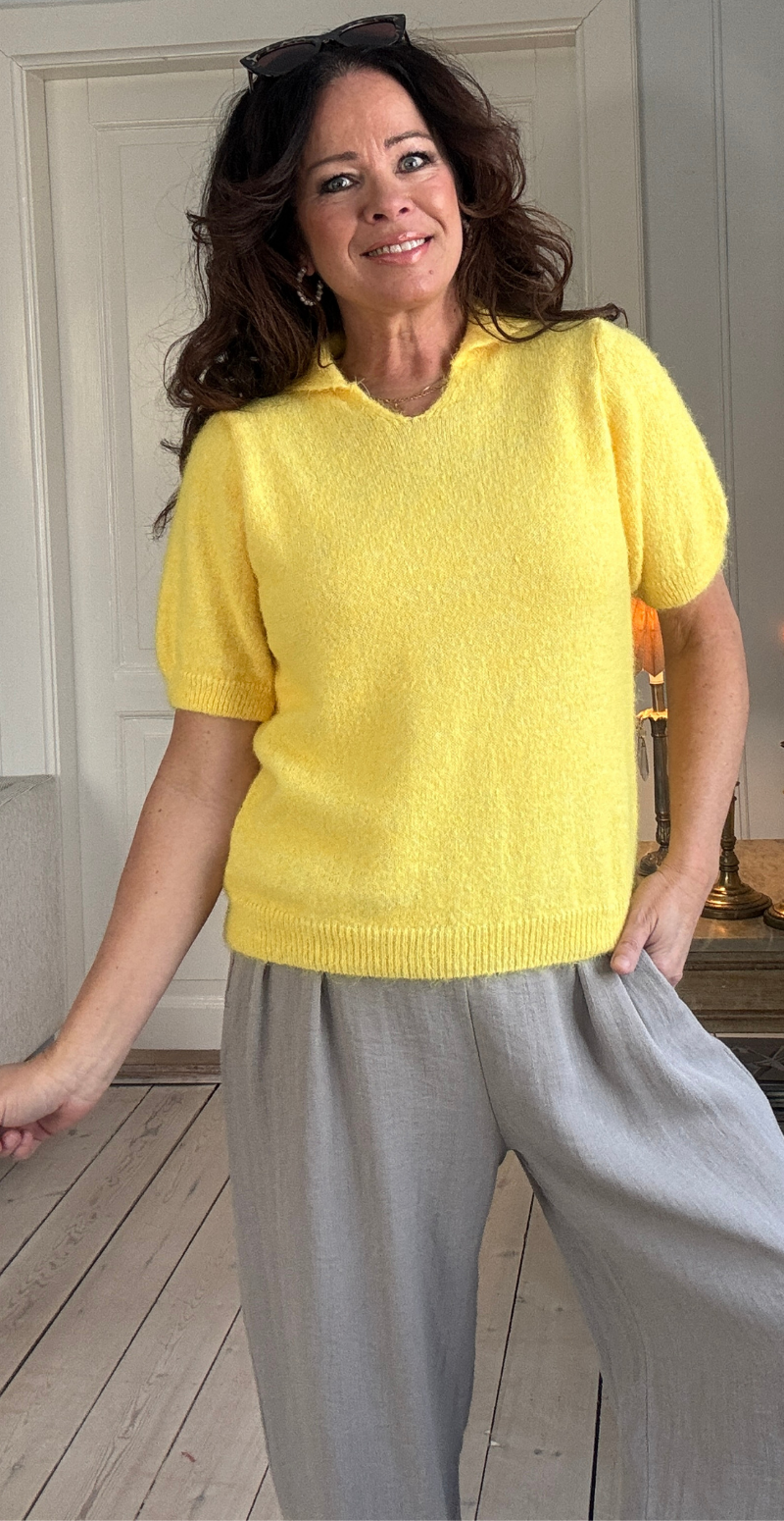 Dottie kortærmet strik med krave gul LikeLondon