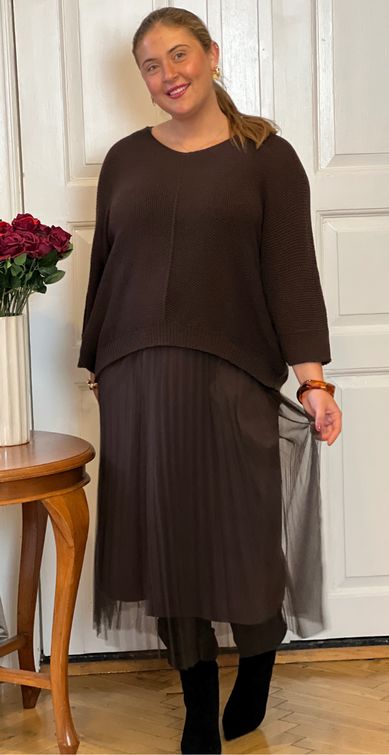 Joleen sæt med kjole og strik brun LikeLondon