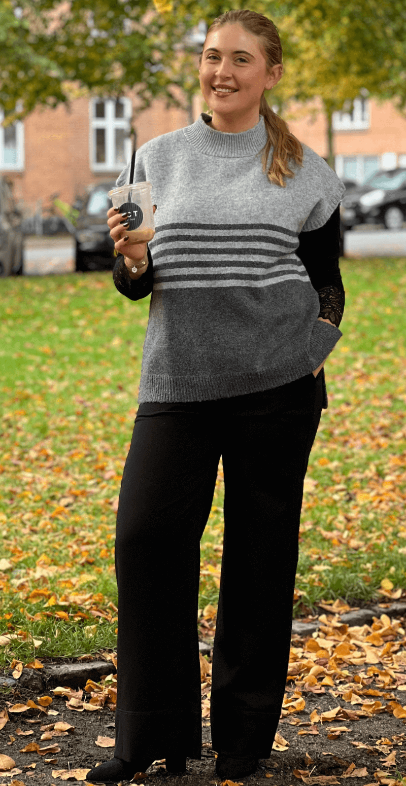 Melinda to-farvet strikvest med striber grå LikeLondon