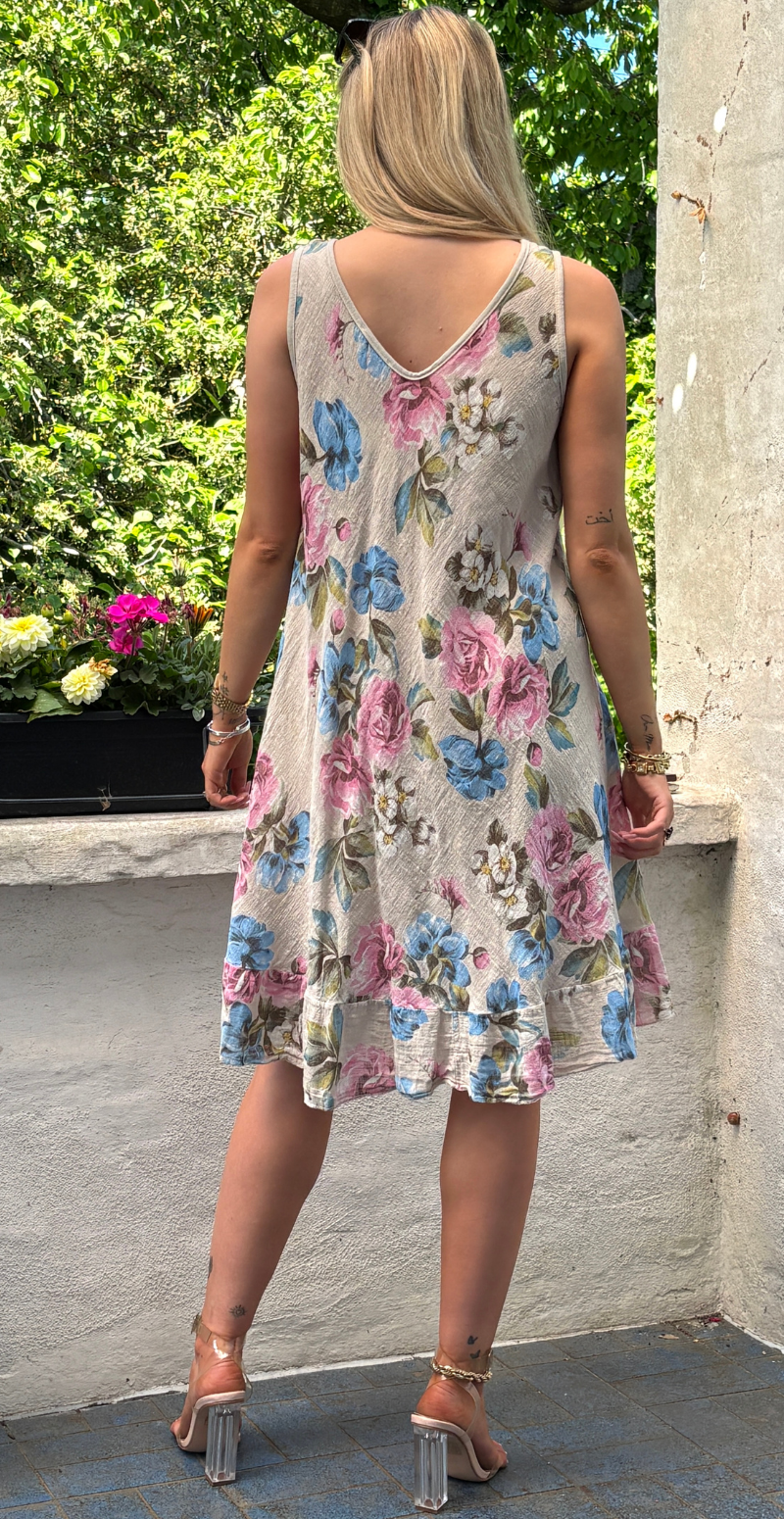 Iben kjole med blomsterprint og peplum beige LikeLondon