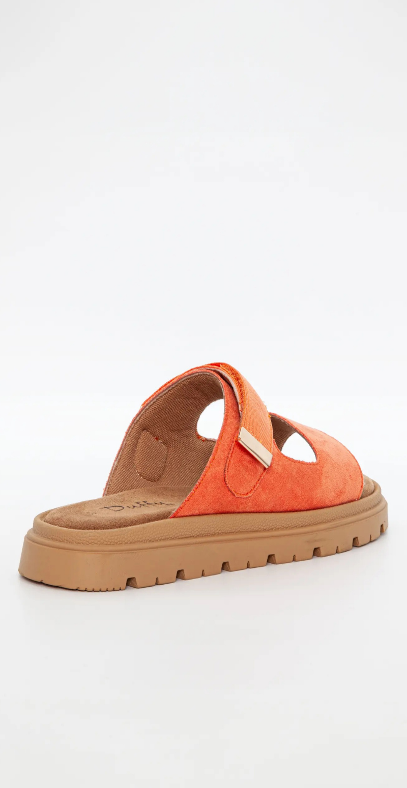 Sandal i imiteret ruskind med spændedetalje orange Duffy