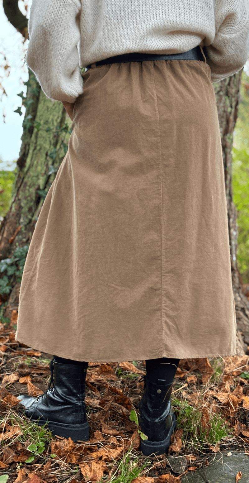 Forudbestil uge 46 Baily fløjlsnederdel med lommer og bælte camel LikeLondon