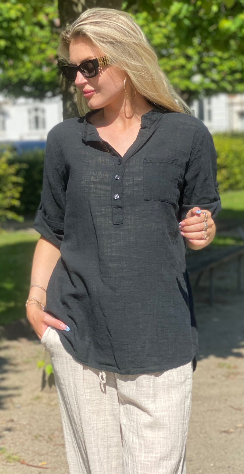 Karla ensfarvet hør bluse med stolpelukning sort LikeLondon
