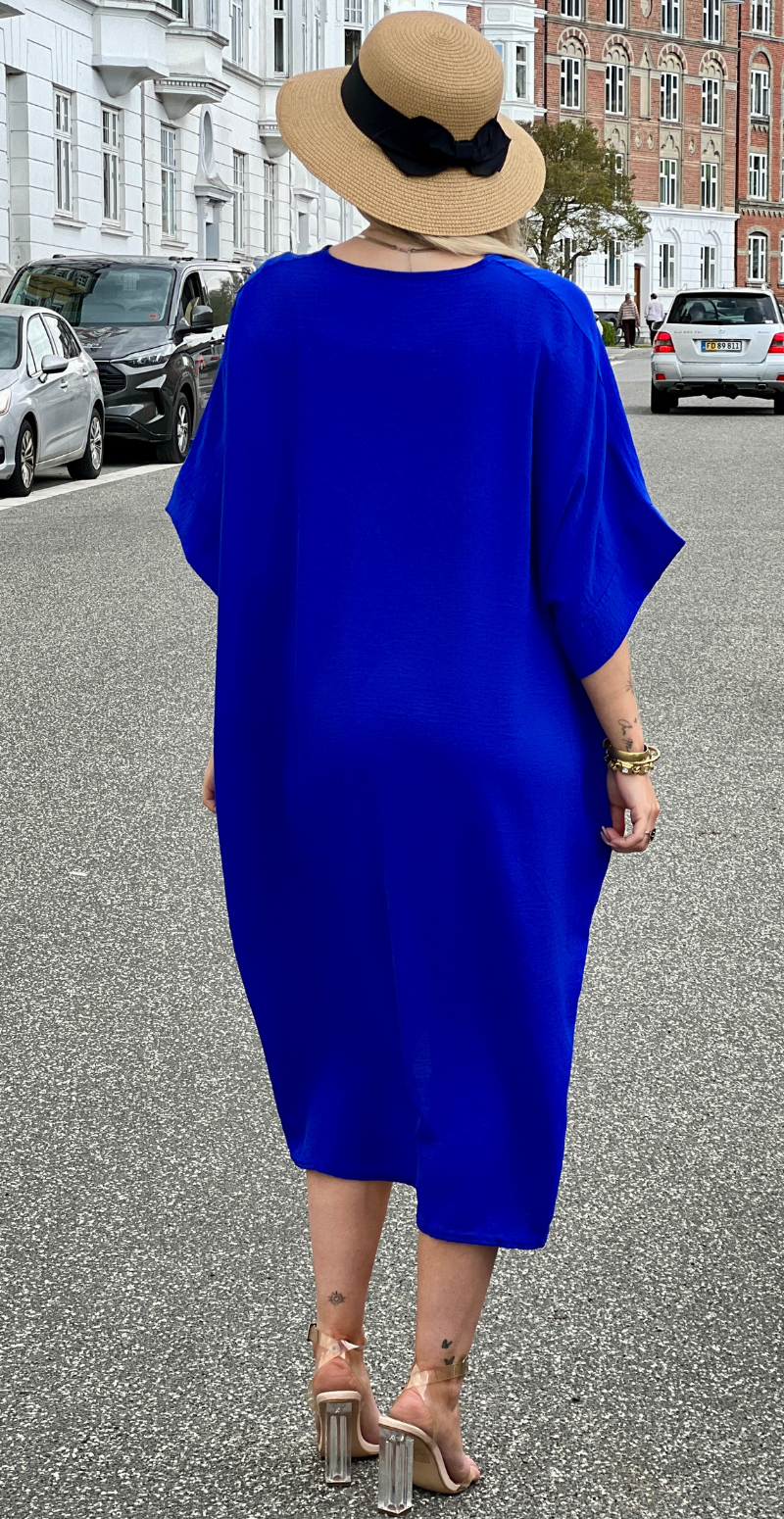 Lisa ensfarvet kjole med knude foran royalblue LikeLondon