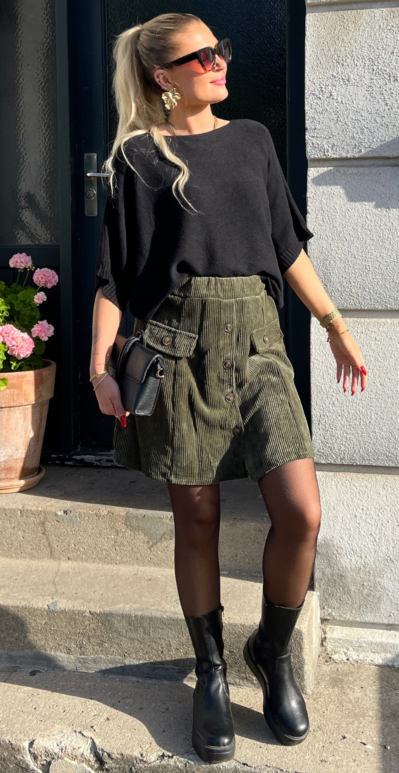 Forudbestil uge 35 Maddie fløjlsnederdel med knapper military LikeLondon
