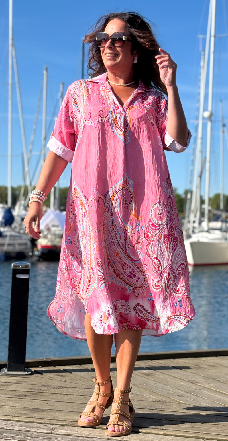Nataline kjole med krave og paisley pink LikeLondon