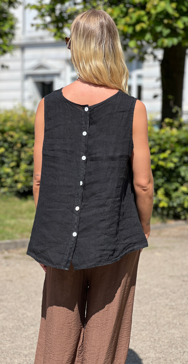 Evie hørbluse med knapper på ryggen sort LikeLondon