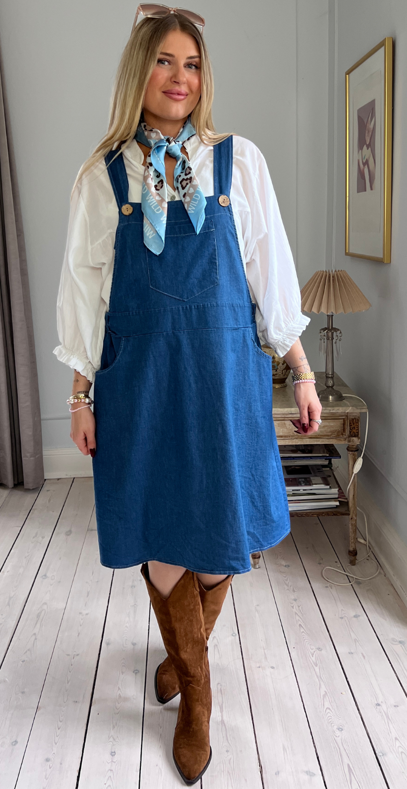 Amber kort denimspencer med træknapper og lomme foran medium jeans LikeLondon