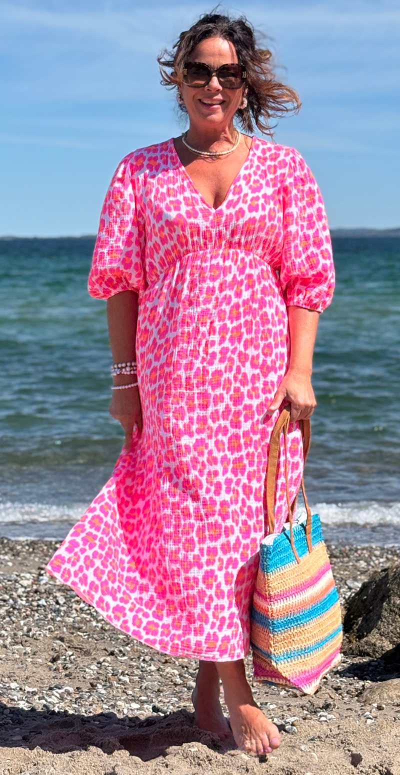 Forudbestil uge 22 Maya kjole med v-hals og leopardprint pink LikeLondon
