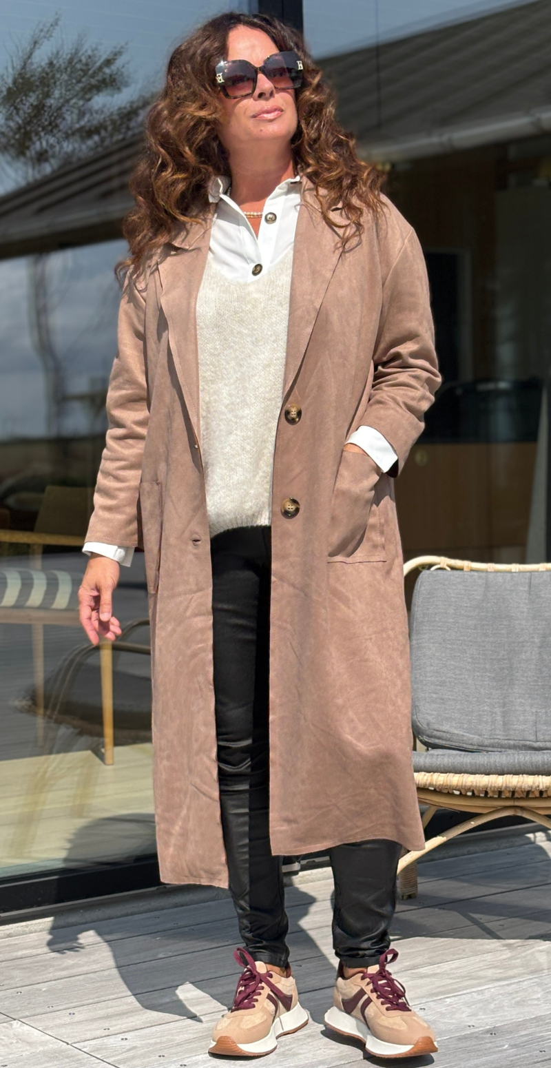 Kamella lang jakke i ruskindslook med knapper fango LikeLondon