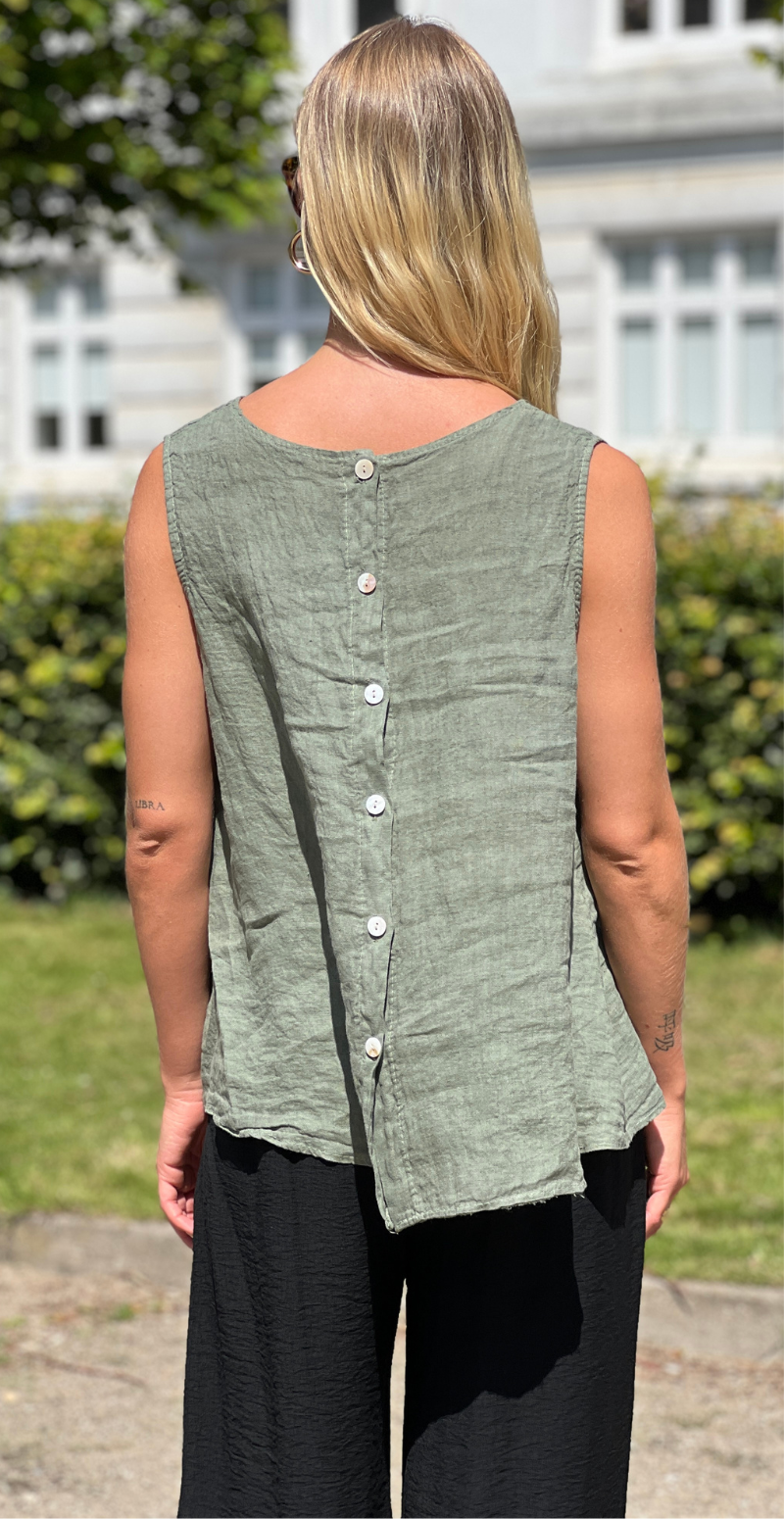 Evie hørbluse med knapper på ryggen khaki LikeLondon
