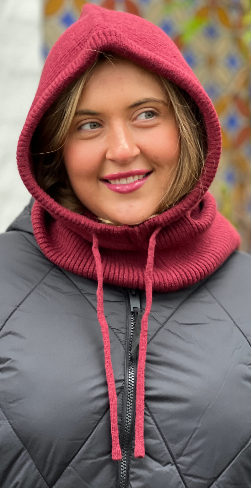 Strikket balaclava med snøre bordeaux LikeLondon