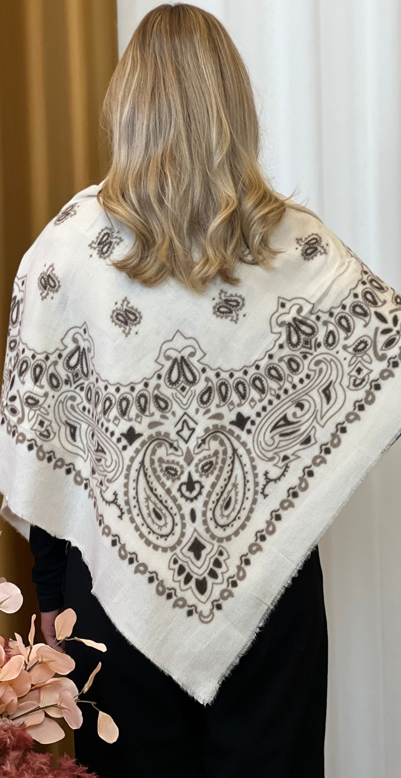 Tørklæde i kashmir med paisley mønster beige LikeLondon