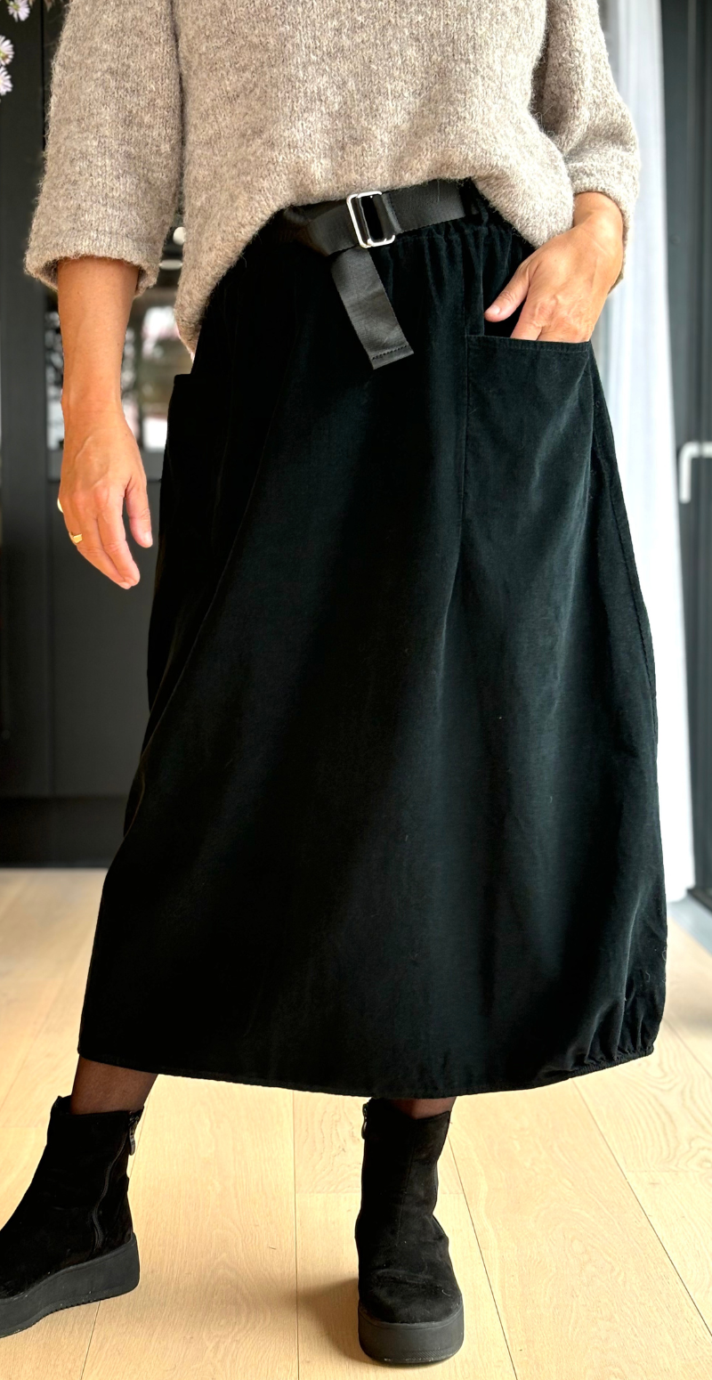 Allison fløjlsnederdel med lommer sort LikeLondon