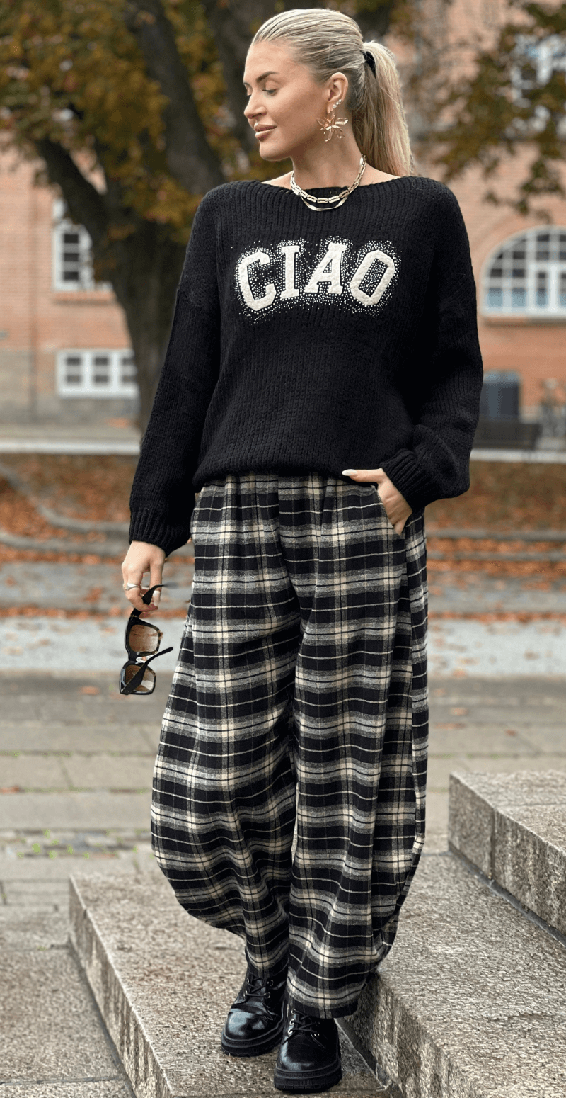 Lola uldstrik bluse med "CIAO" sort LikeLondon