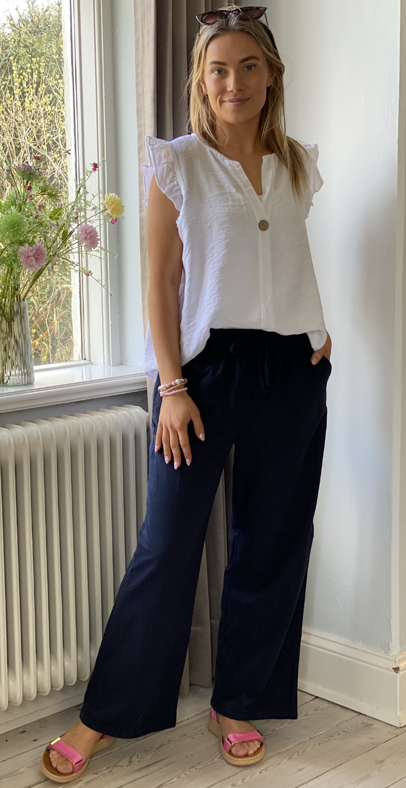 Sally buks med elastik i taljen og lommer navy Likelondon