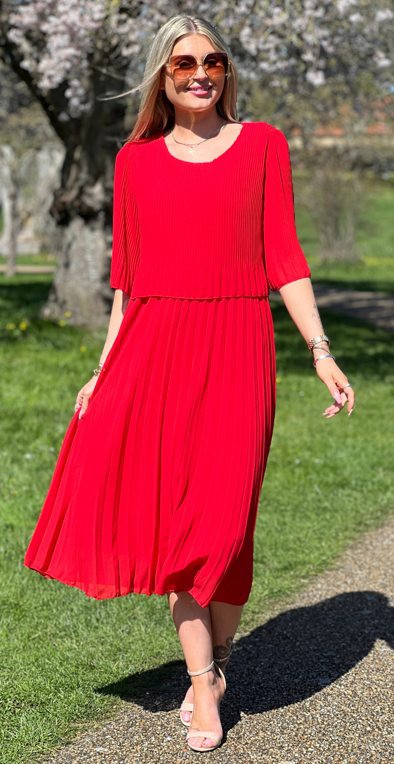 Carmen plisseret kjole med elastik i taljen rød LikeLondon