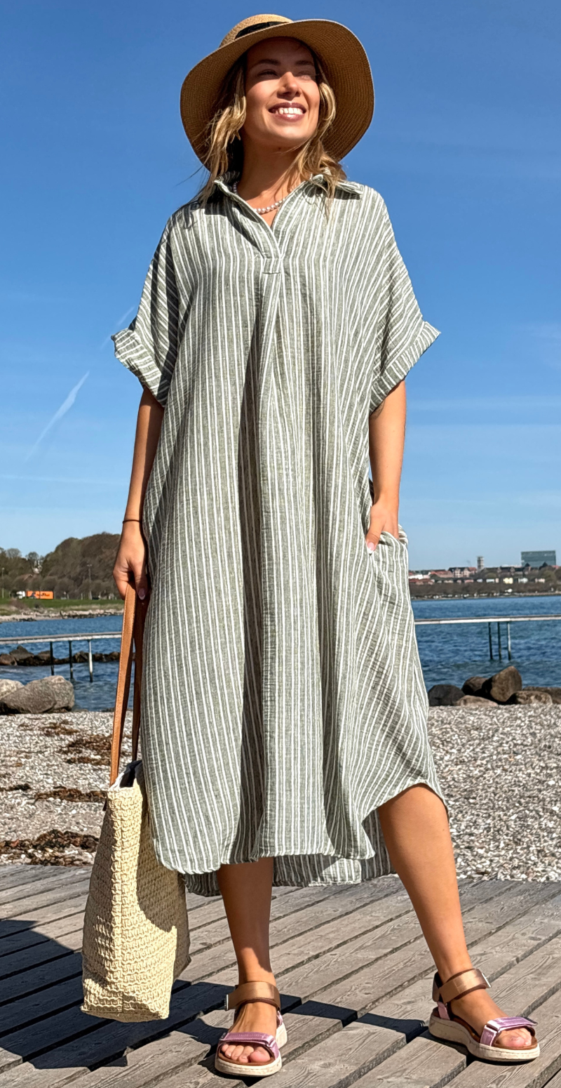 Merle stribet kjole med v-hals og lommer khaki LikeLondon