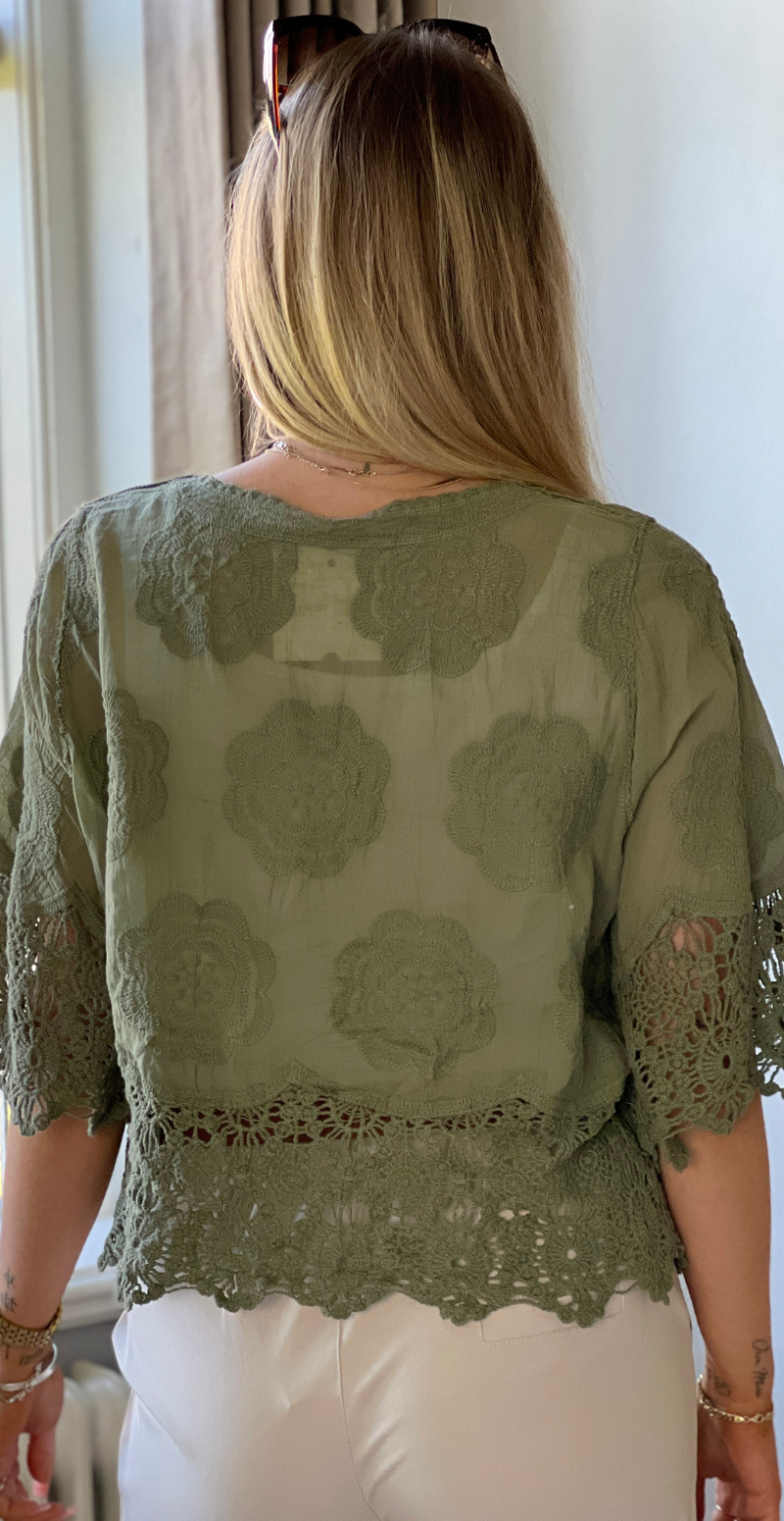 Silvia cardigan med 3/4 ærmer og hæklede kanter khaki LikeLondon