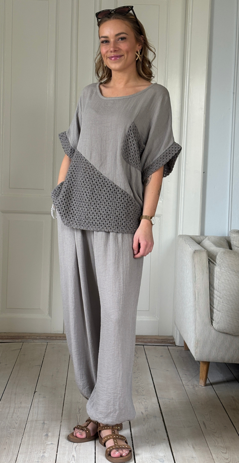 Gladys bluse med kort ærme og hæklede detaljer fango LikeLondon