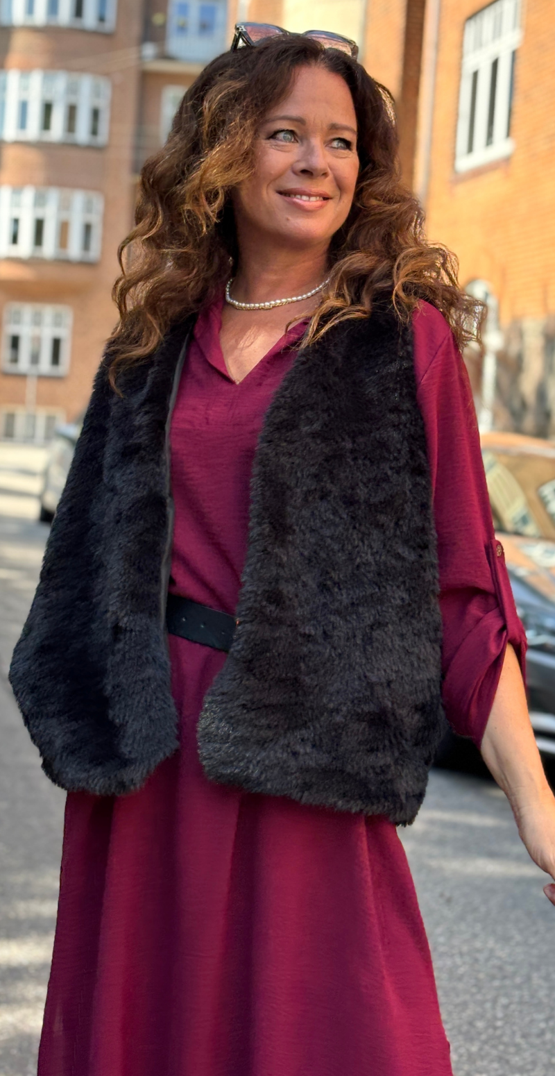 Angie fake fur vest med lommer sort