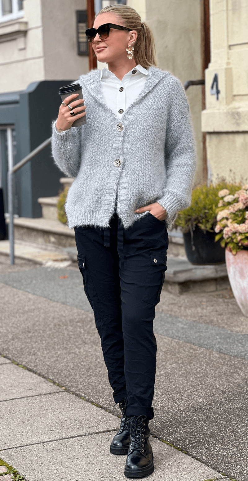 Saseline cardigan med hætte og guldknapper grå LikeLondon