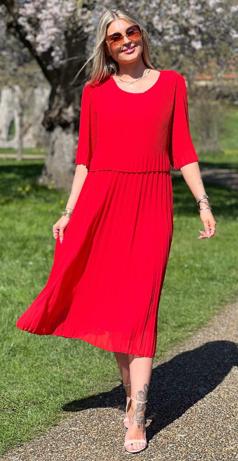Carmen plisseret kjole med elastik i taljen rød LikeLondon