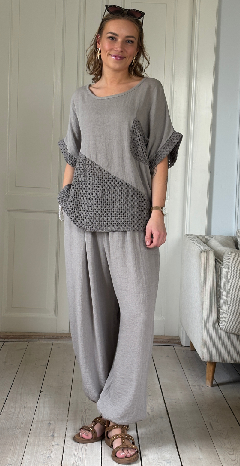 Gladys bluse med kort ærme og hæklede detaljer fango LikeLondon