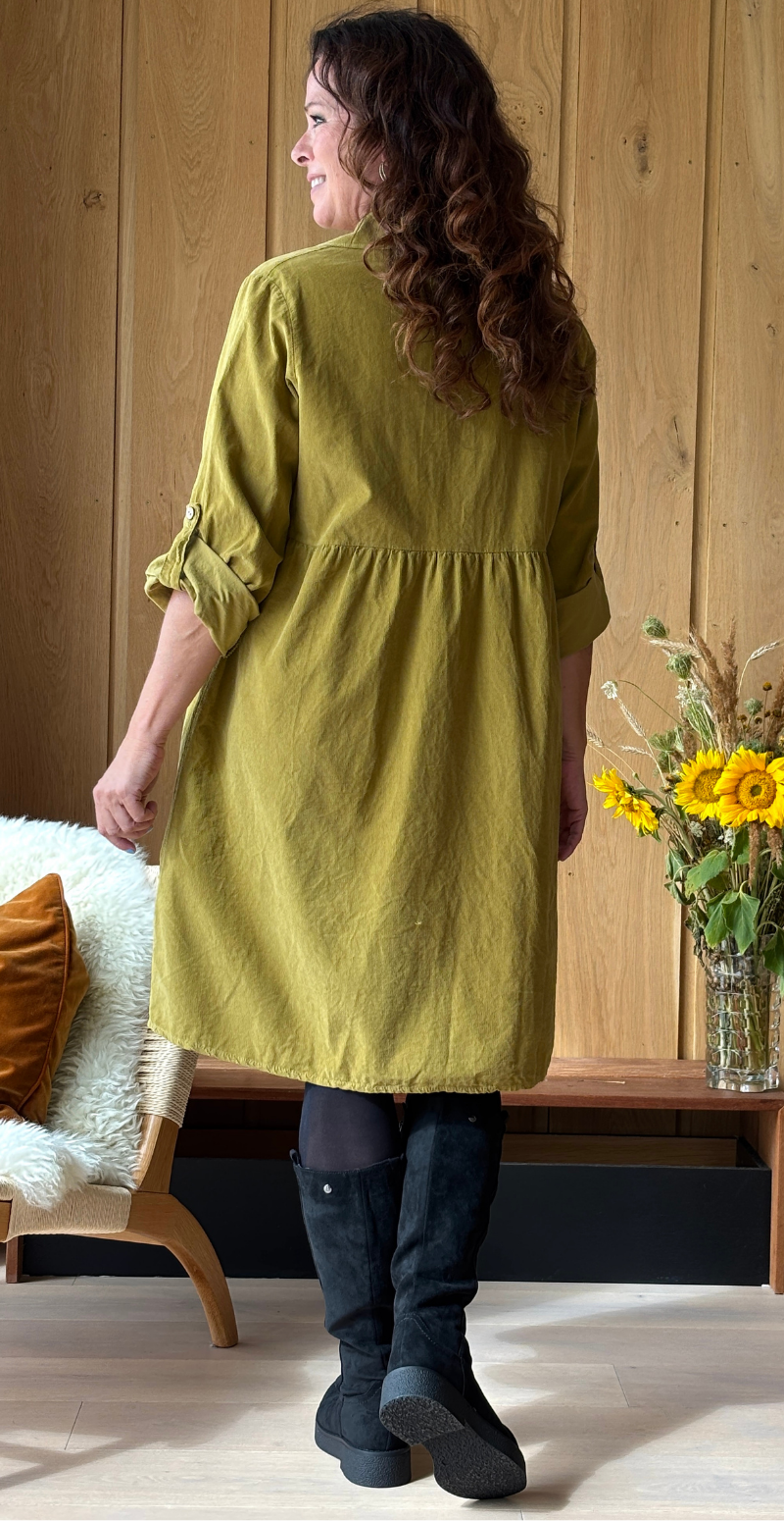 Elvira kort fløjlskjole mustard LikeLondon