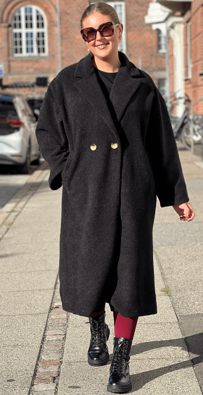 Jaqueline frakke med lommer og knapper sort LikeLondon