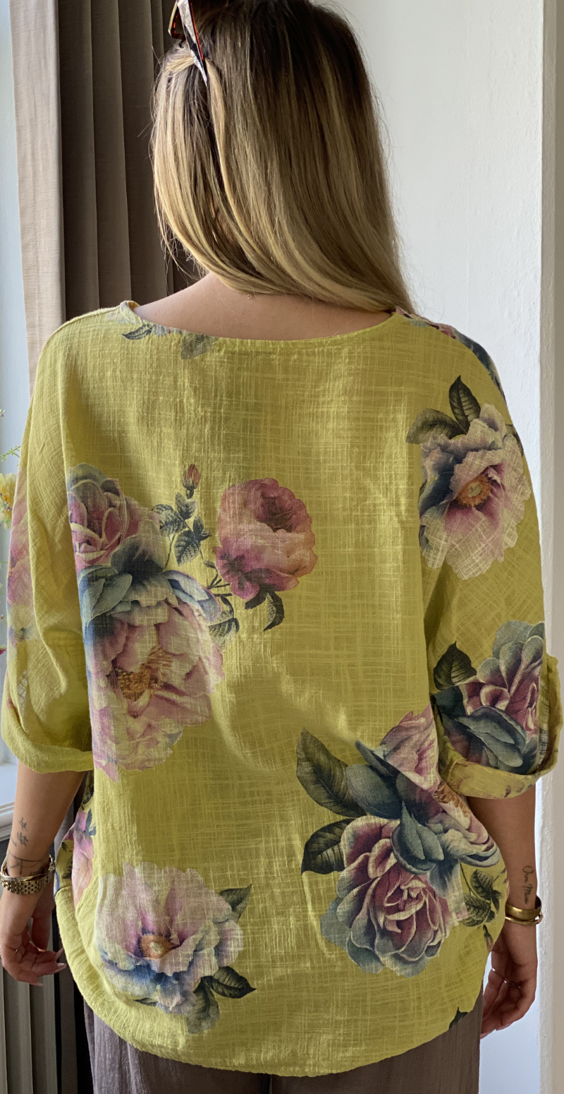 Feodora blomstret bluse med vidde og halskæde gul LikeLondon