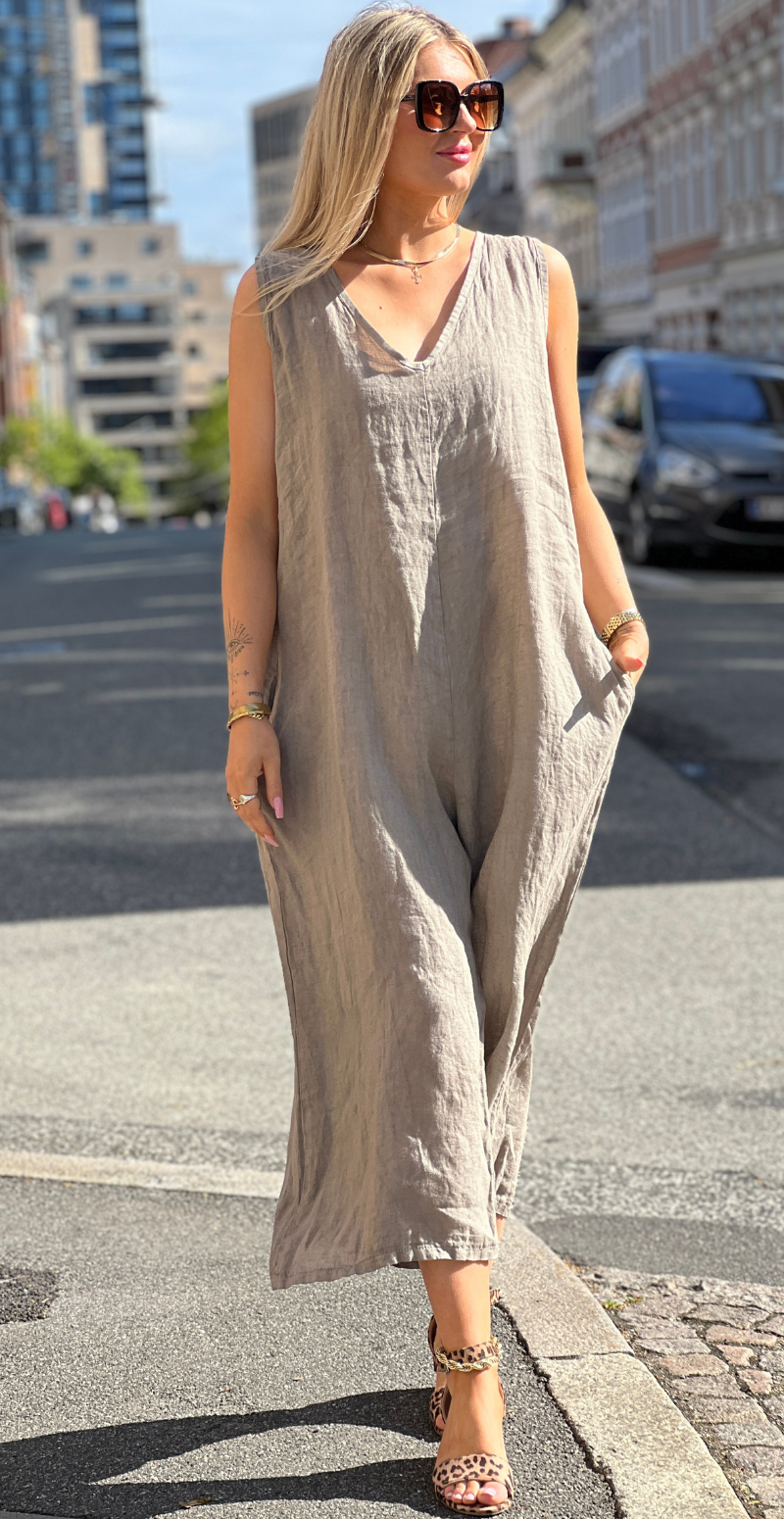 Juliane jumpsuit i hør med v-udskæring fango LikeLondon