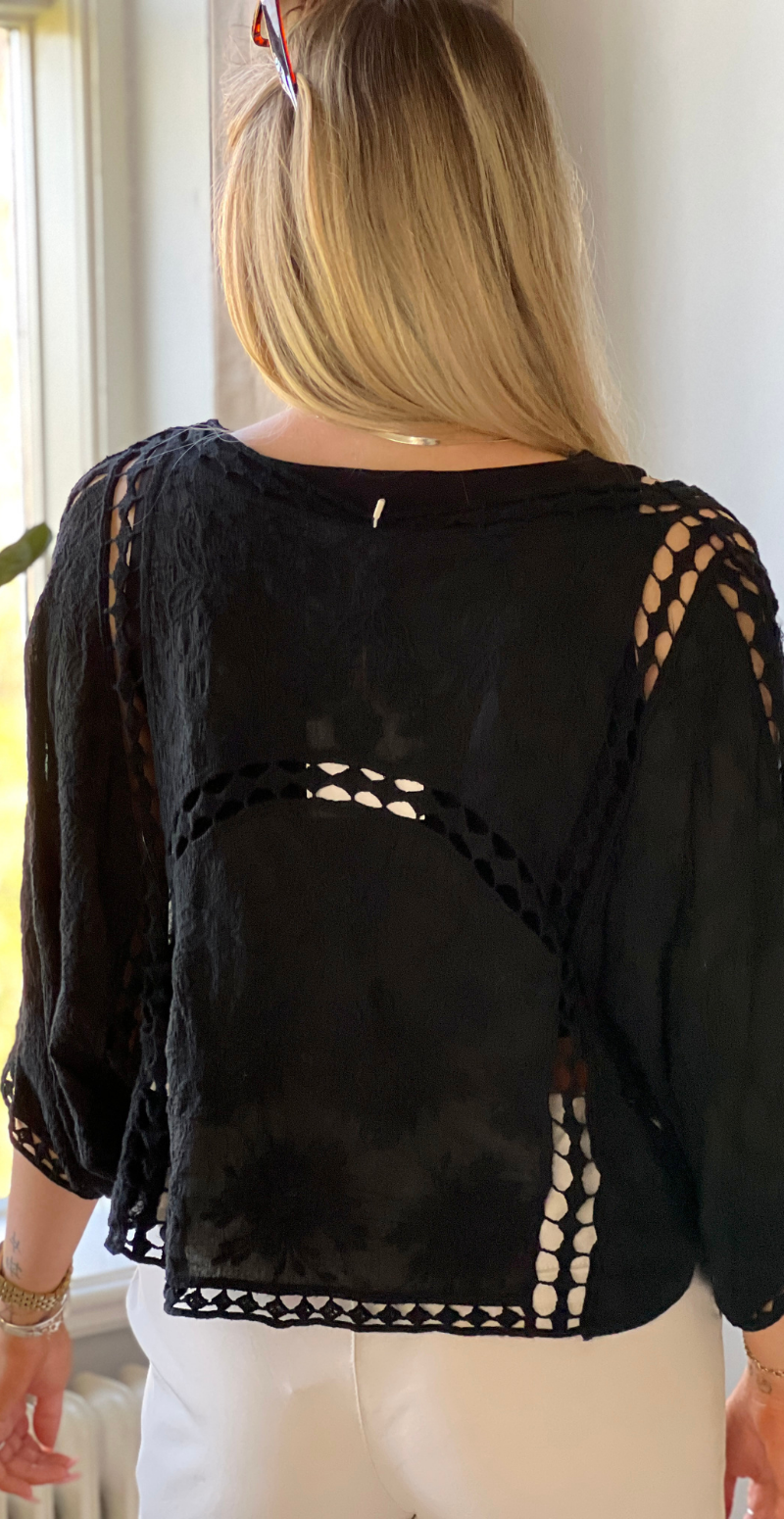 Vivi blonde cardigan med hæklede detaljer sort LikeLondon