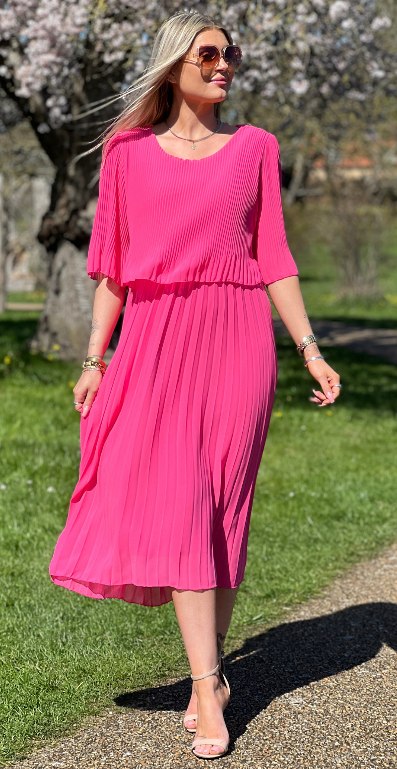Carmen plisseret kjole med elastik i taljen pink LikeLondon