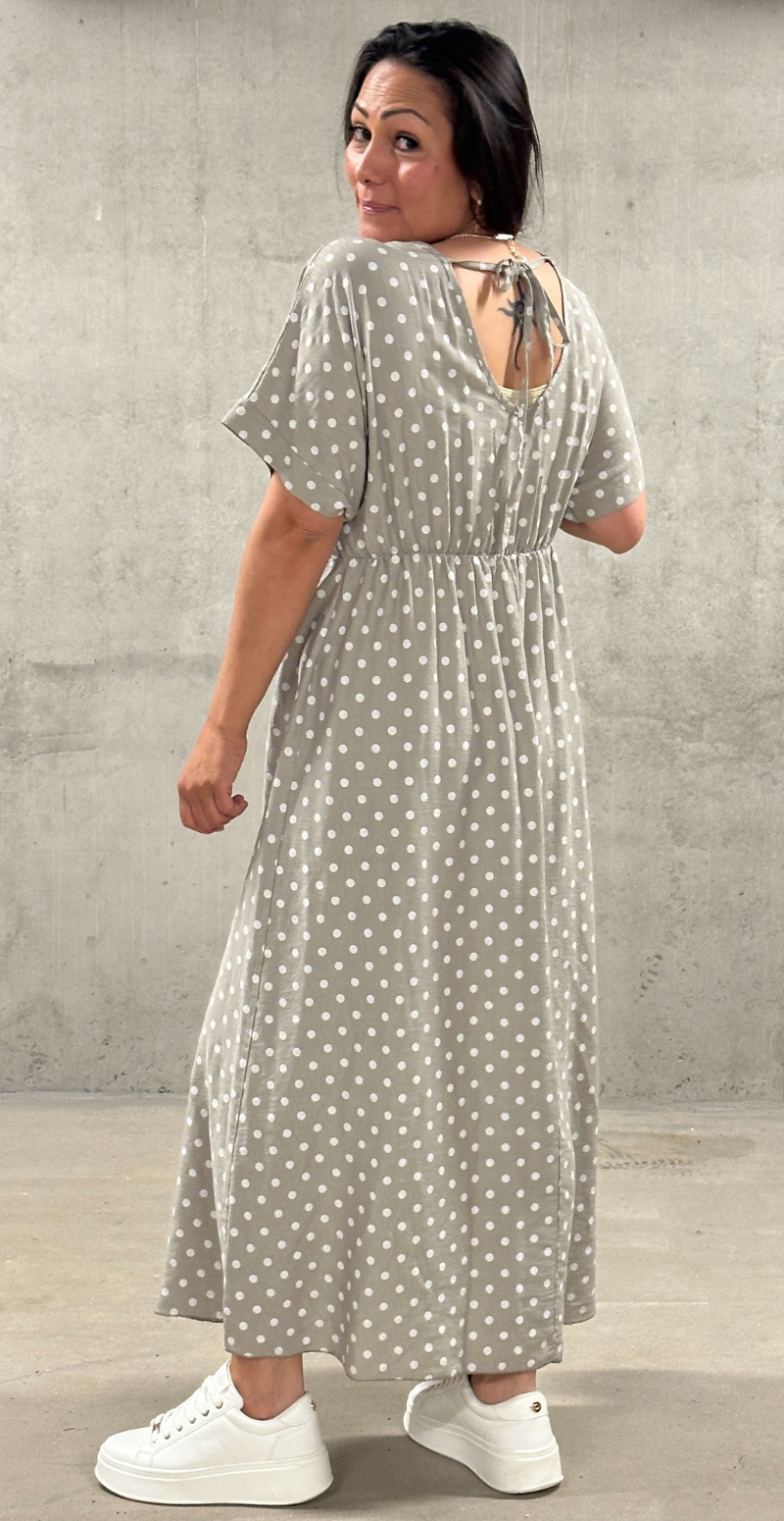 Cornelia kjole med prikker og smock fango LikeLondon by Christina